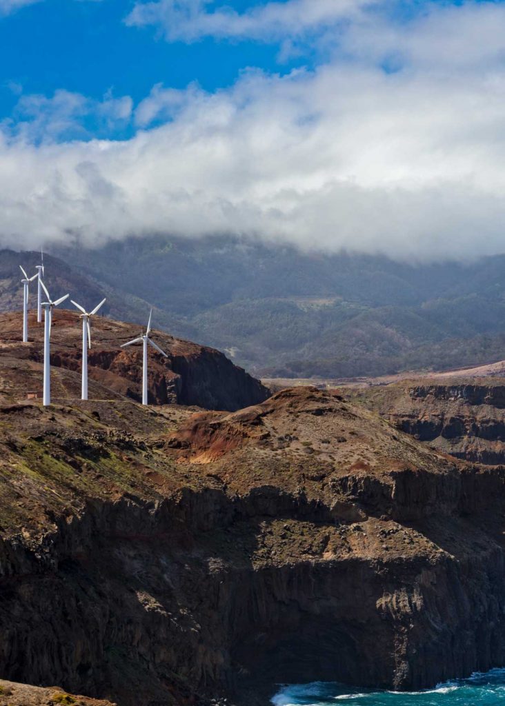 kanaren windräder im felsen hochkant